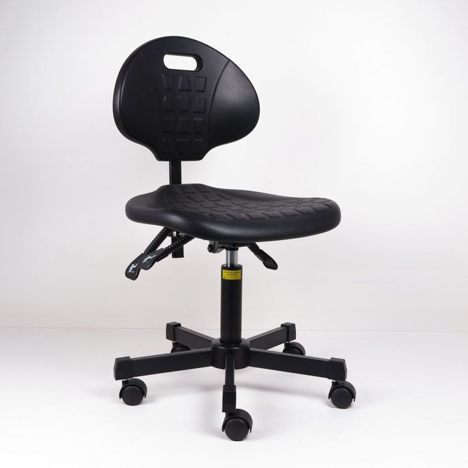 Черные стулья лаборатории пены полиуретана эргономические с задней поддержки поверхностью выскальзывания не