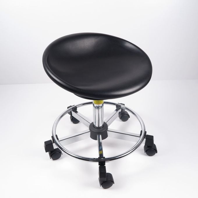 Табуретки лаборатории черного полиуретана эргономические, прочный ротатабельный стул офиса
